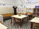 Allestimento dellaula durante le Feste di Natale: una sorpresa per bambine e bambini al rientro delle vacanze! Non pi banchi biposto, ma tre isole di lavoro 